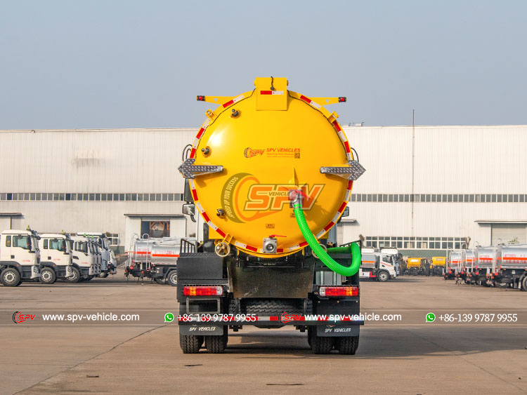 HOWO 10 Wheeler Sewer Cleaning Truck - Rear Side